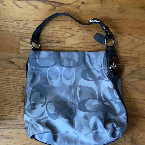 EUC RARE authentic Coach grey classic “c” purse - Picture 2 of 10